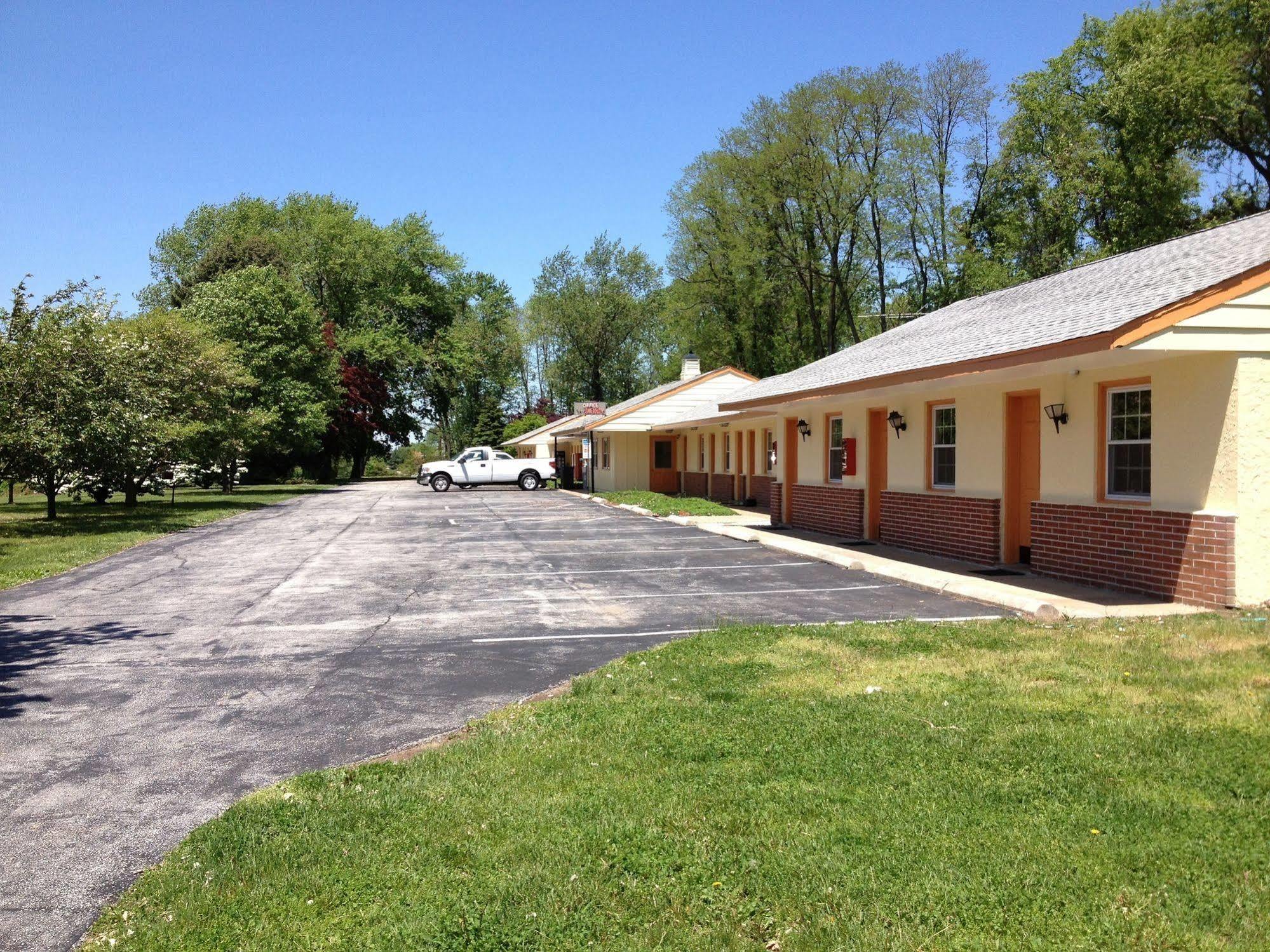 Sentinel Motel West Chester Exterior photo